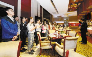 南博會首次禮儀服務培訓見聞 小白云成長記