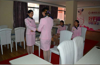 以禮導醫，以情暖心——贛州安太婦產醫院開展導醫禮儀培訓提升服務質量